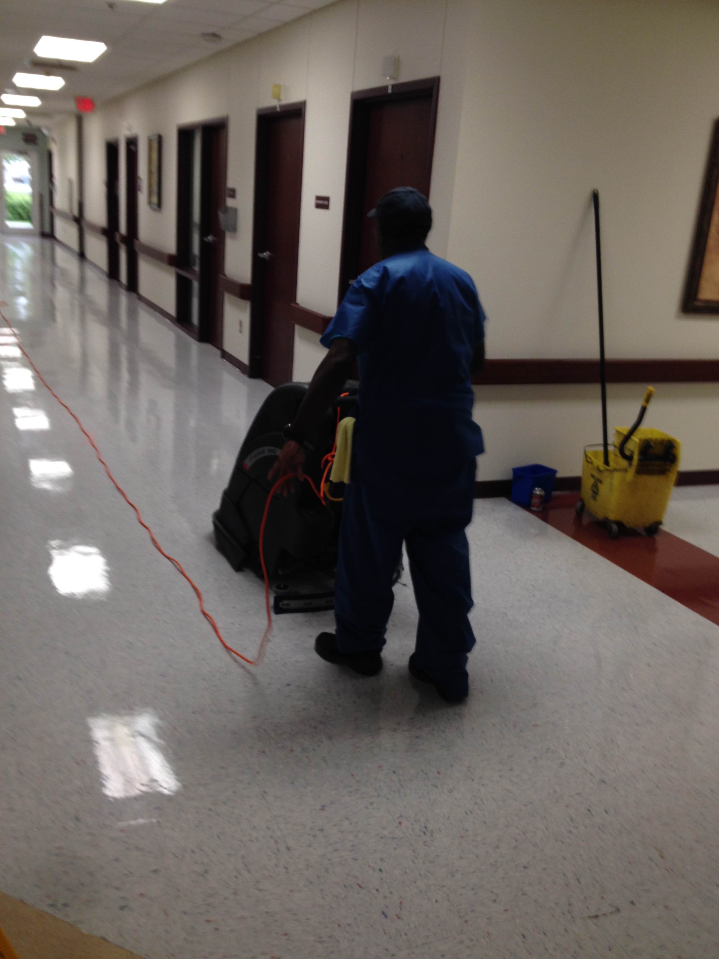 Auto_Scrubber_For_Floor_Cleaning.jpg
